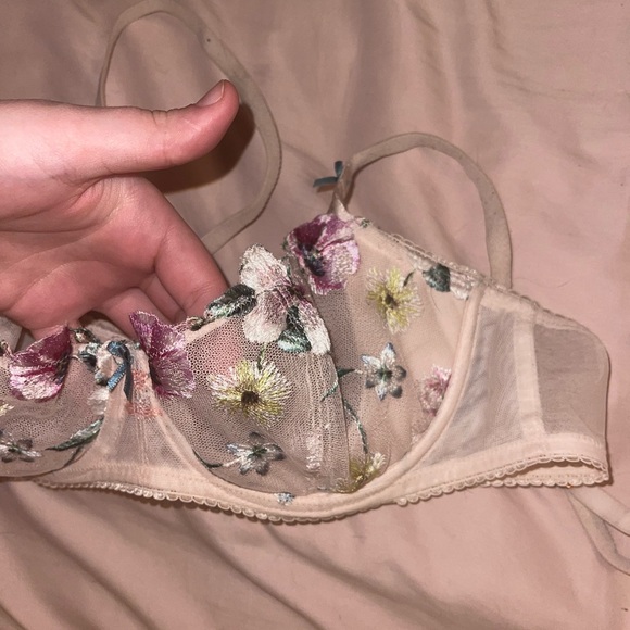 NWOT VS unlined wicked push up - Picture 5 of 7